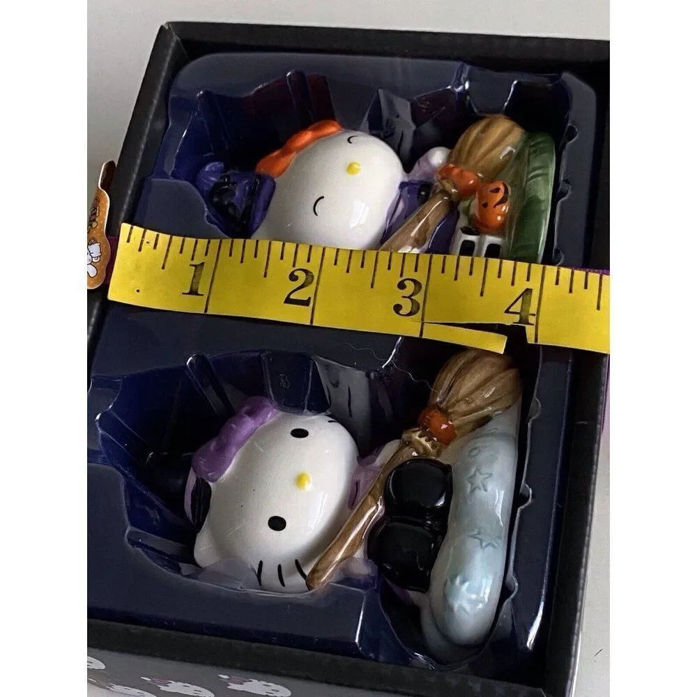 Hello Kitty Halloween Broom Pumpkin Witch Broom Ceramic  Salt Pepper Shakers NEW